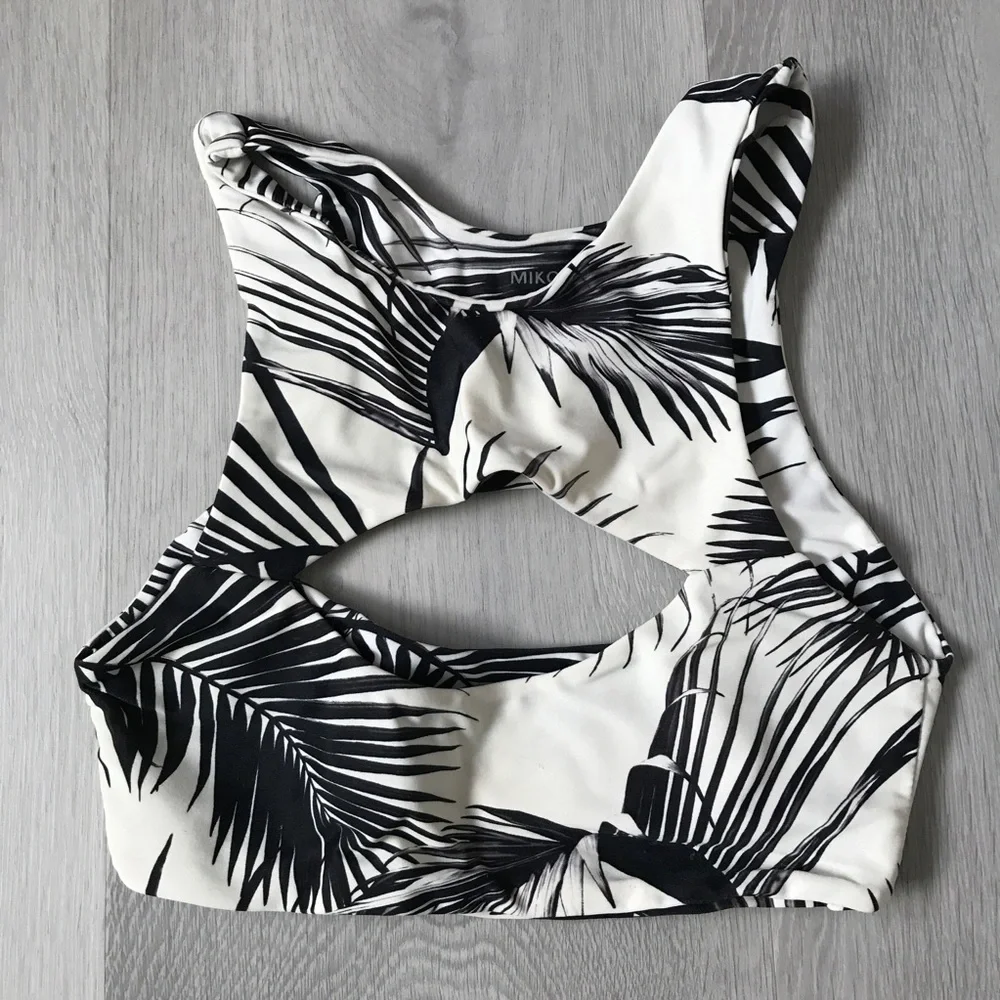 MIKOH MARRAKECH BLACK WHITE BIKINI TOP KEYHOLE HALTER SWIM TOP WOMENS SMALL